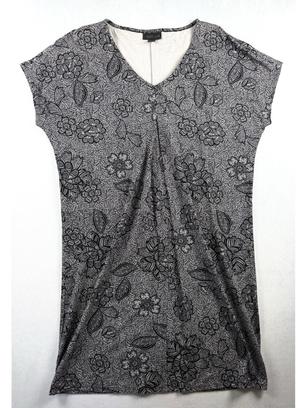 J.Jill Wearever Collection Shift Dress Sz XS Black‎ White Floral V-Neck Stretch